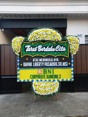 Papan Bunga Duka di Teras Bendung