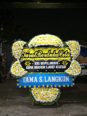 Papan Bunga Duka di Teras Bendung
